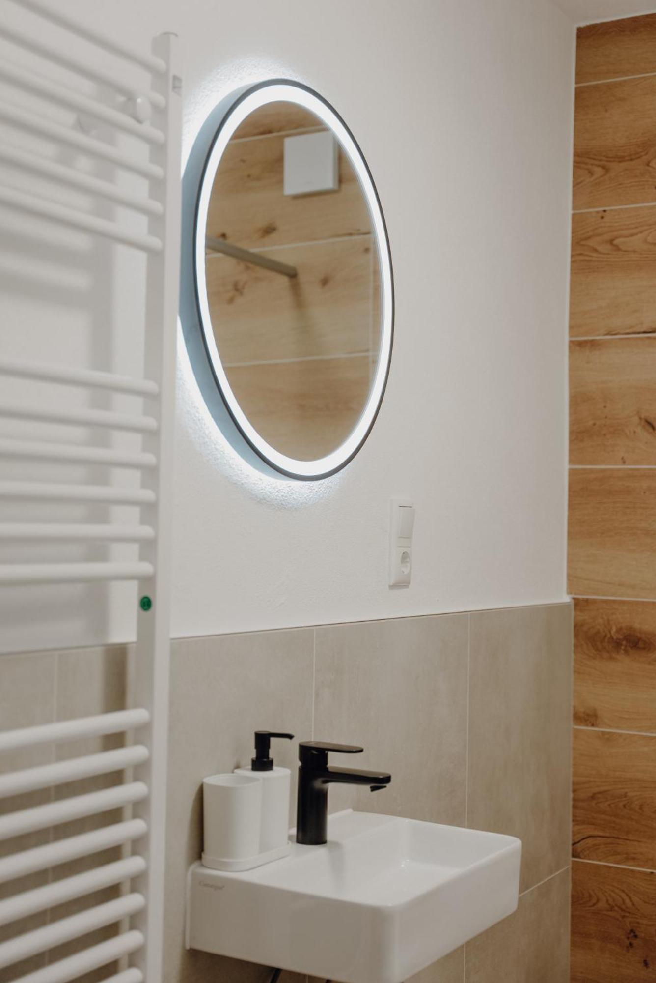 Coblenz Suites - Design Apartment City โคเบลนซ์ ภายนอก รูปภาพ